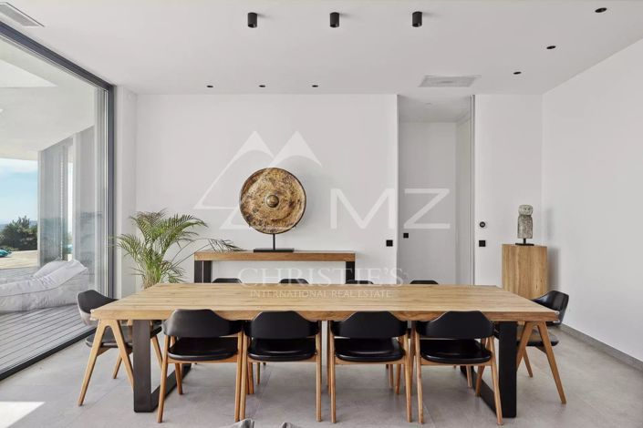 Image No.7-5 Bed House for sale