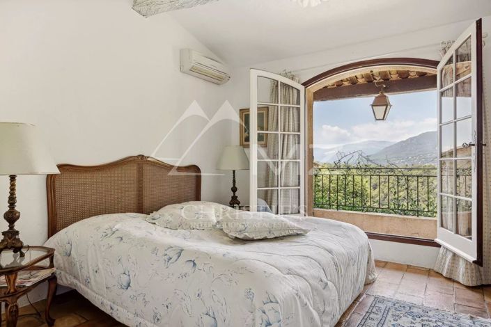 Image No.10-5 Bed House for sale