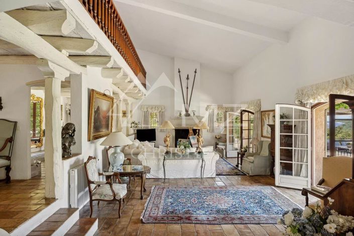 Image No.6-5 Bed House for sale