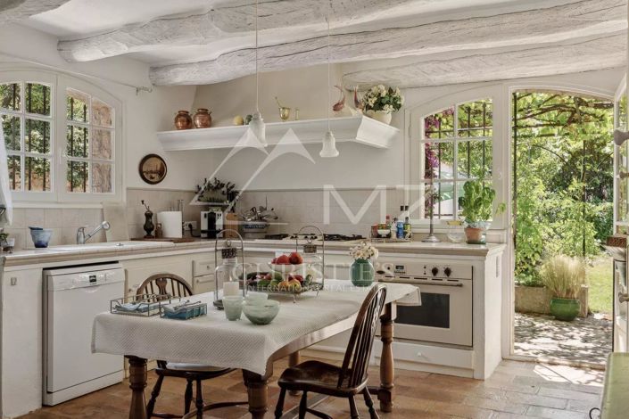 Image No.9-5 Bed House for sale