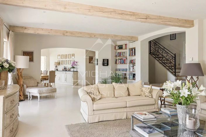 Image No.7-7 Bed House for sale