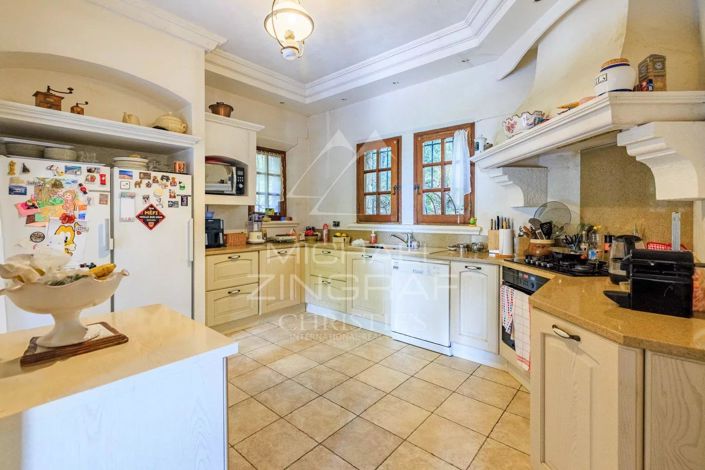 Image No.9-4 Bed House for sale