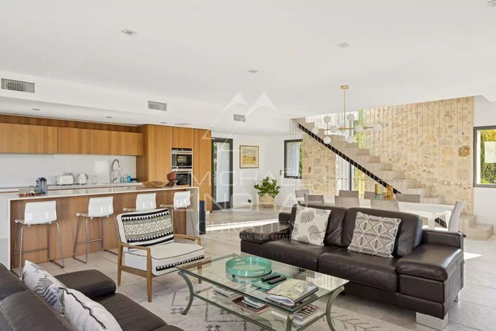 Image No.7-4 Bed House for sale