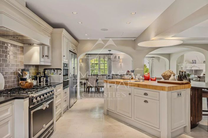 Image No.8-6 Bed House for sale