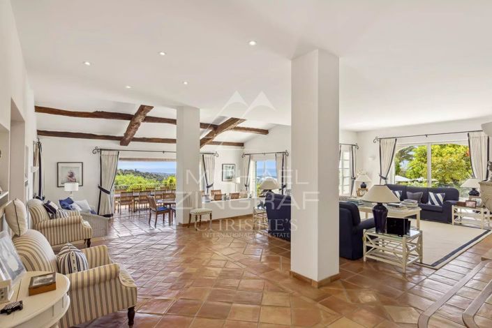 Image No.8-7 Bed House for sale