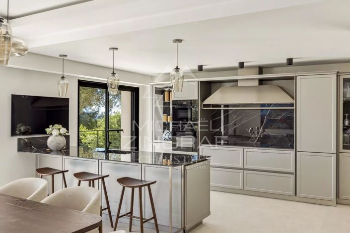 Image No.9-5 Bed House for sale