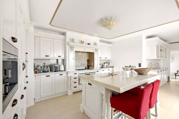 Image No.10-6 Bed House for sale