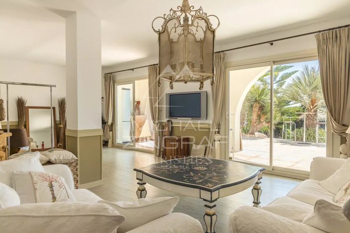 Image No.6-6 Bed House for sale