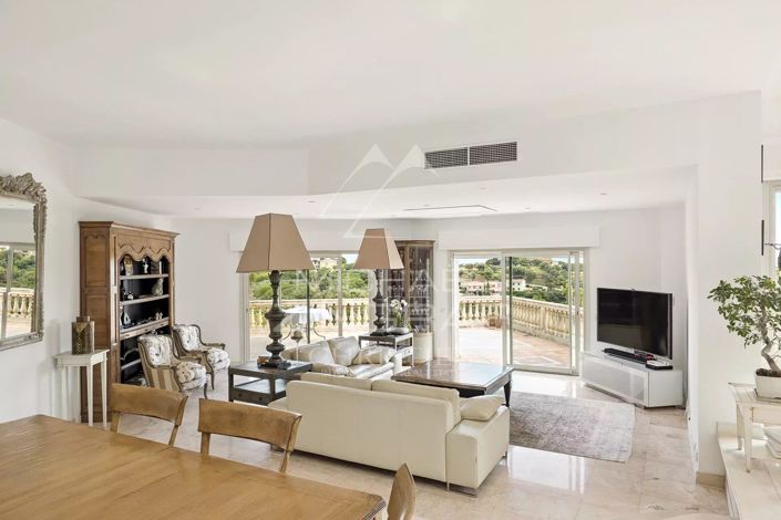 Image No.9-6 Bed House for sale