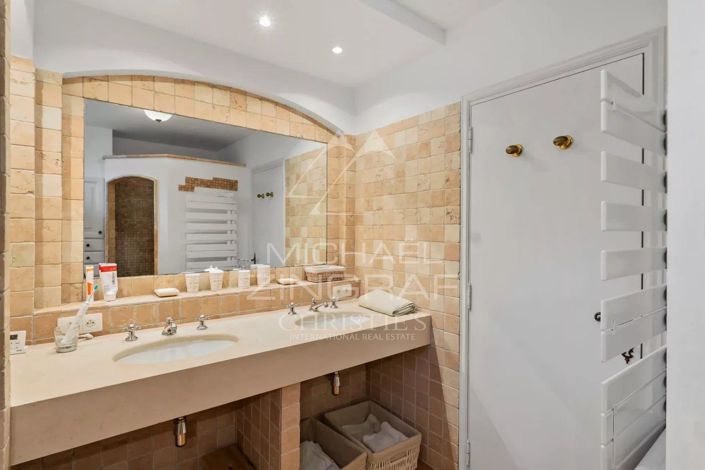 Image No.11-5 Bed House for sale