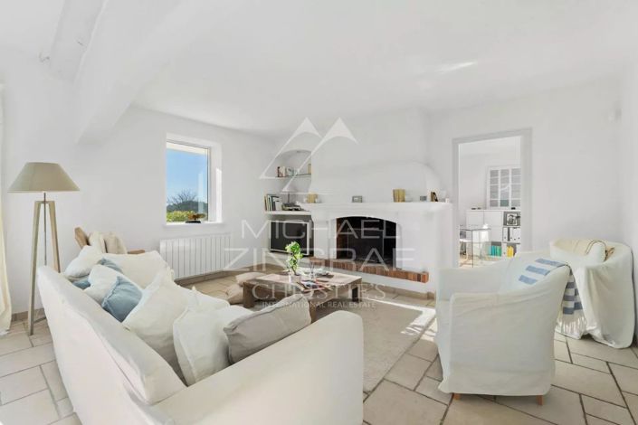 Image No.7-5 Bed House for sale