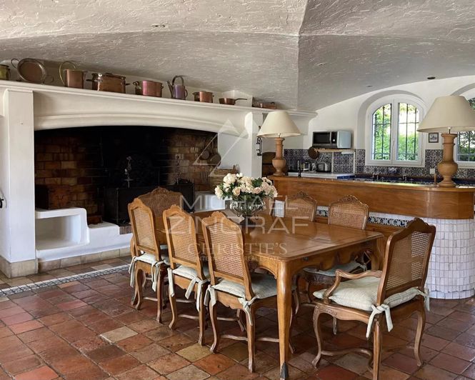 Image No.6-6 Bed House for sale