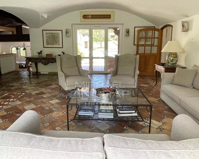 Image No.9-6 Bed House for sale