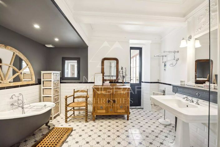 Image No.9-6 Bed House for sale