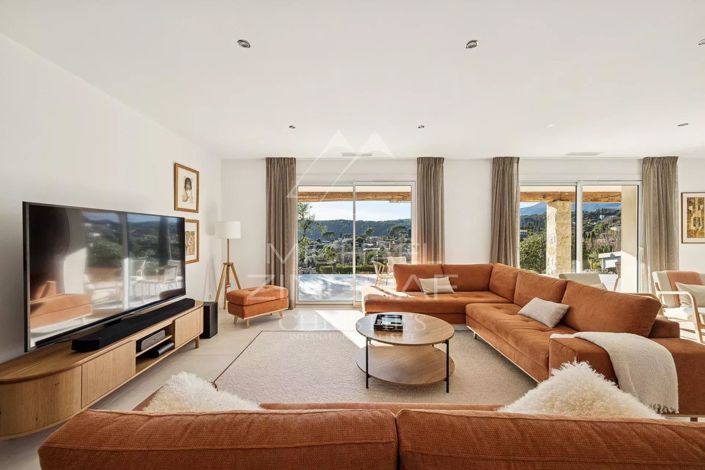 Image No.5-6 Bed House for sale