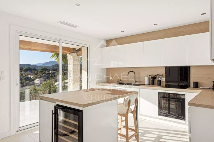 Image No.9-6 Bed House for sale