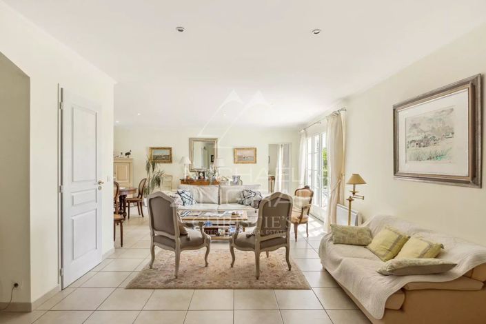 Image No.8-4 Bed House for sale