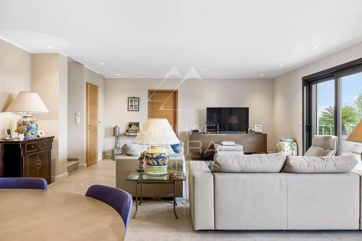 Image No.6-4 Bed House for sale