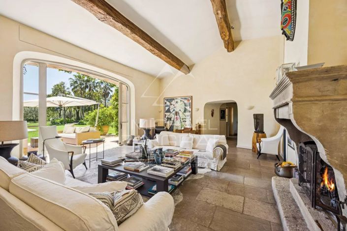 Image No.10-8 Bed House for sale