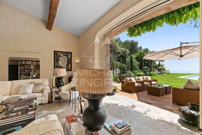 Image No.8-8 Bed House for sale