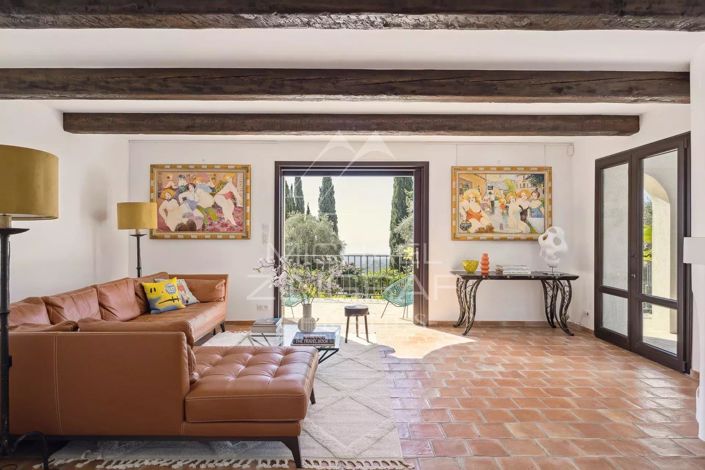 Image No.7-5 Bed House for sale