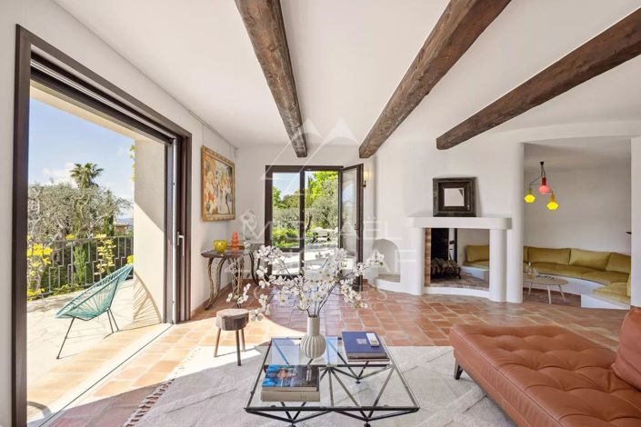 Image No.8-5 Bed House for sale