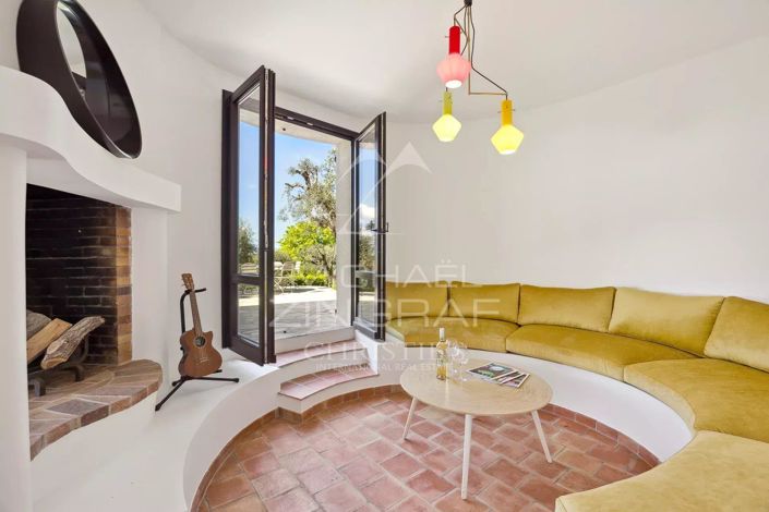 Image No.9-5 Bed House for sale