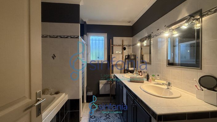 Image No.14-3 Bed House for sale