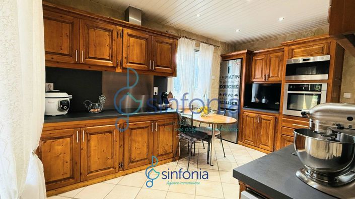 Image No.5-6 Bed House for sale