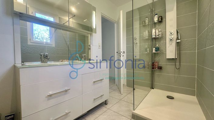 Image No.12-5 Bed House for sale