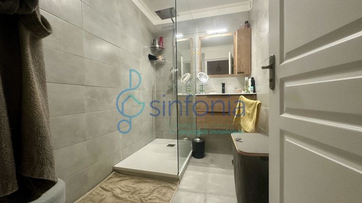 Image No.17-5 Bed House for sale