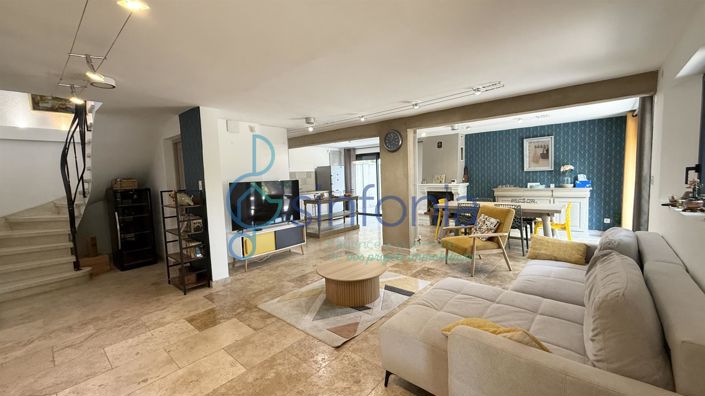 Image No.6-4 Bed House for sale