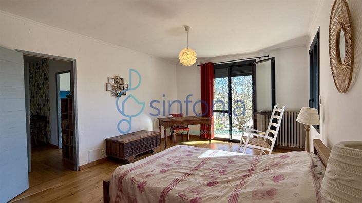 Image No.9-4 Bed House for sale