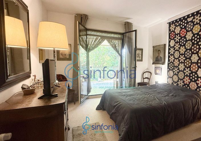 Image No.11-6 Bed House for sale