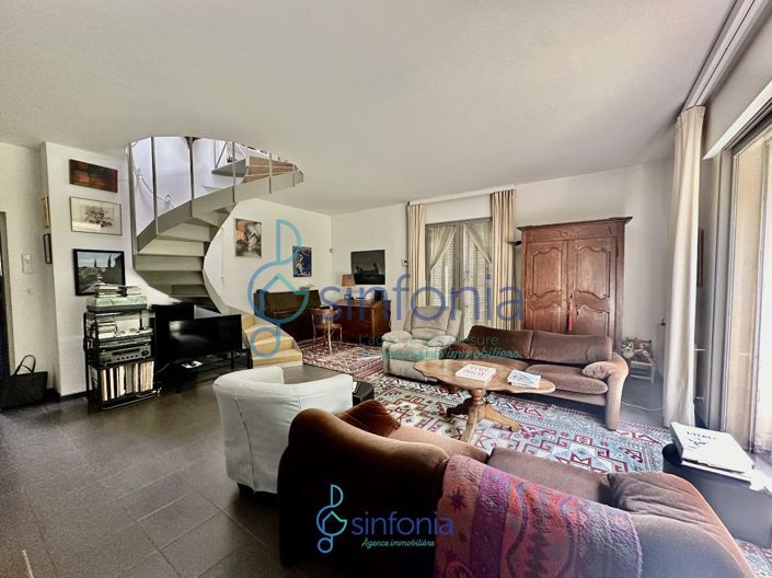 Image No.7-6 Bed House for sale