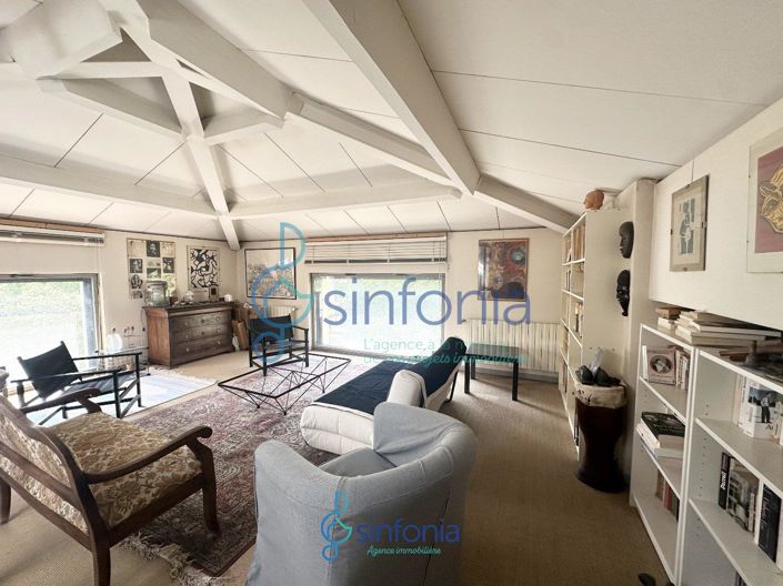 Image No.9-6 Bed House for sale