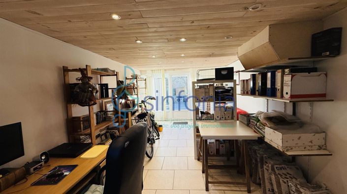 Image No.18-3 Bed House for sale