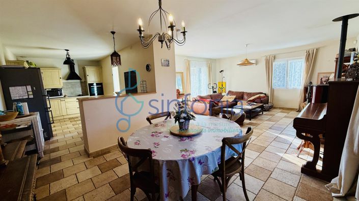 Image No.8-3 Bed House for sale