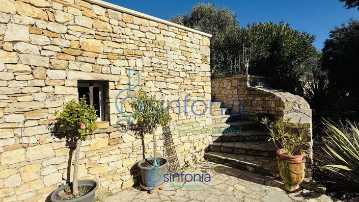 Image No.16-5 Bed House for sale