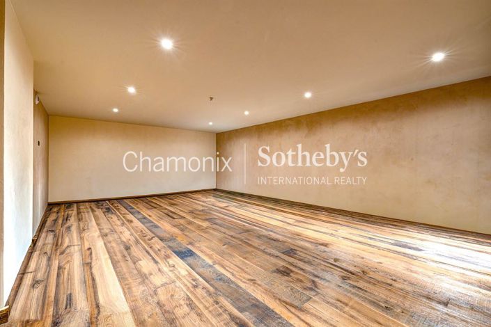 Image No.17-5 Bed House for sale