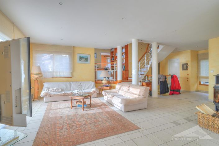 Image No.3-4 Bed House for sale