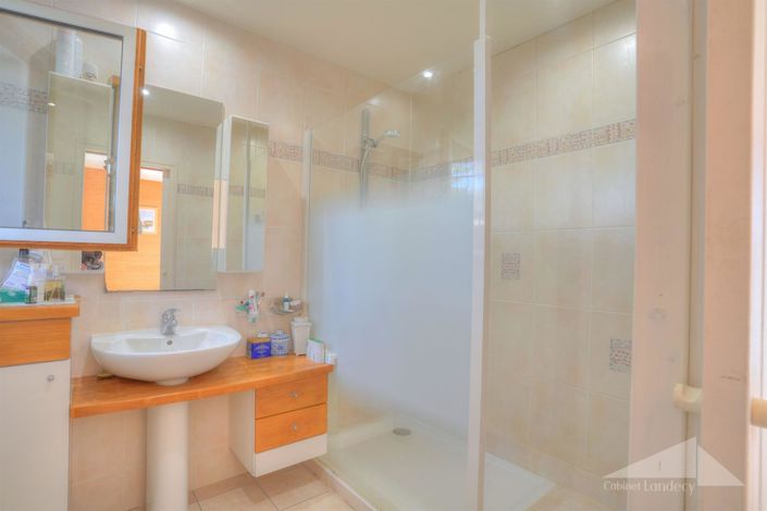 Image No.7-4 Bed House for sale