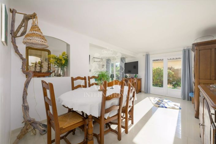 Image No.10-3 Bed House for sale