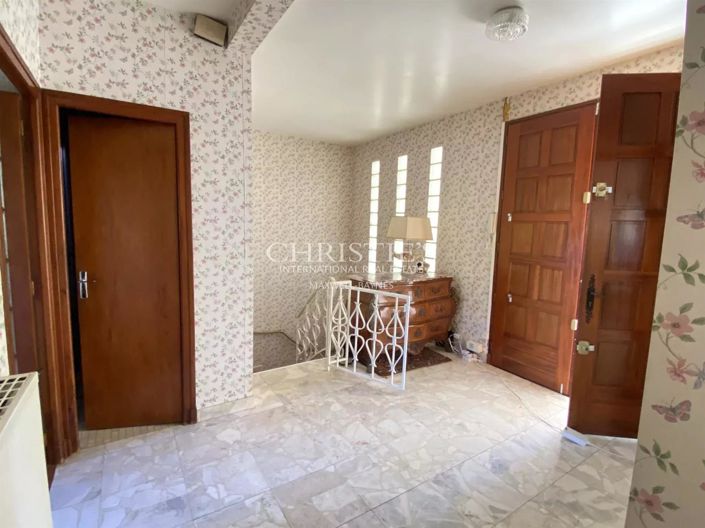 Image No.18-5 Bed House for sale