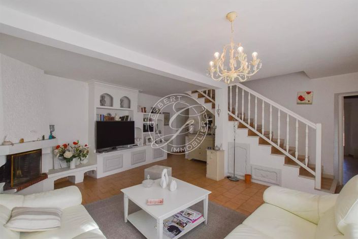 Image No.6-3 Bed House for sale