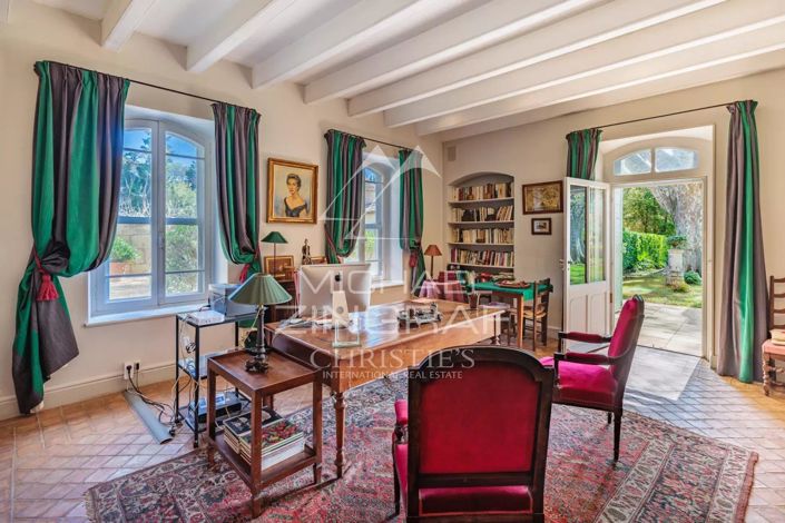 Image No.14-13 Bed House for sale