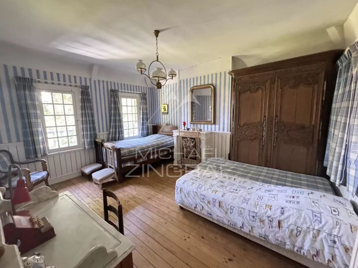 Image No.8-6 Bed House for sale