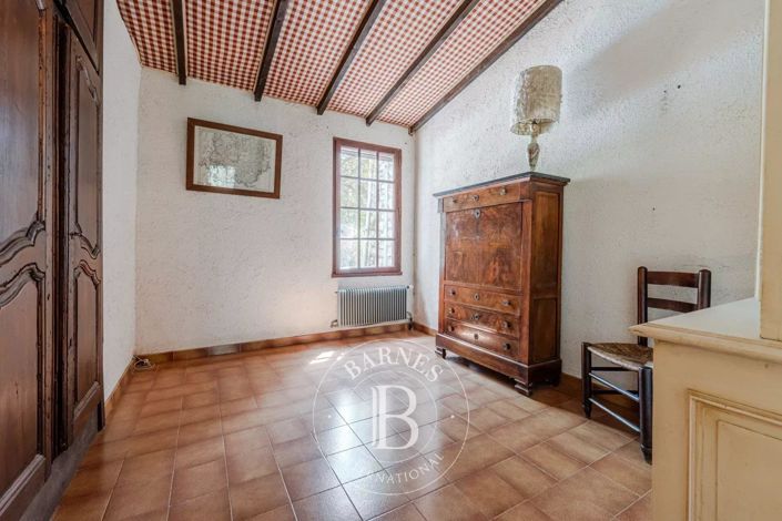 Image No.17-4 Bed House for sale