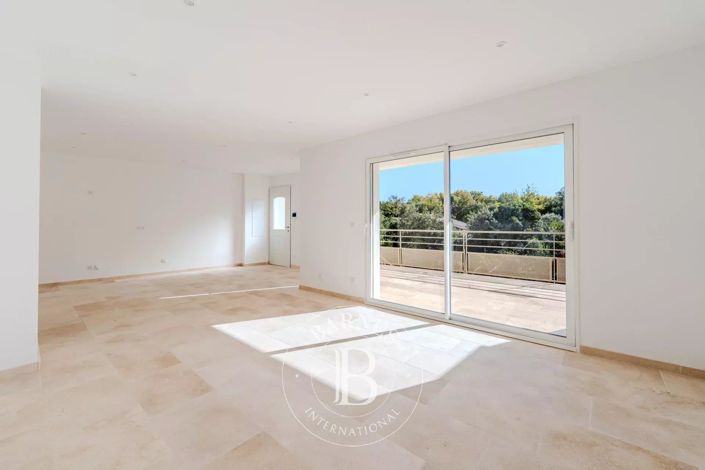 Image No.7-House for sale