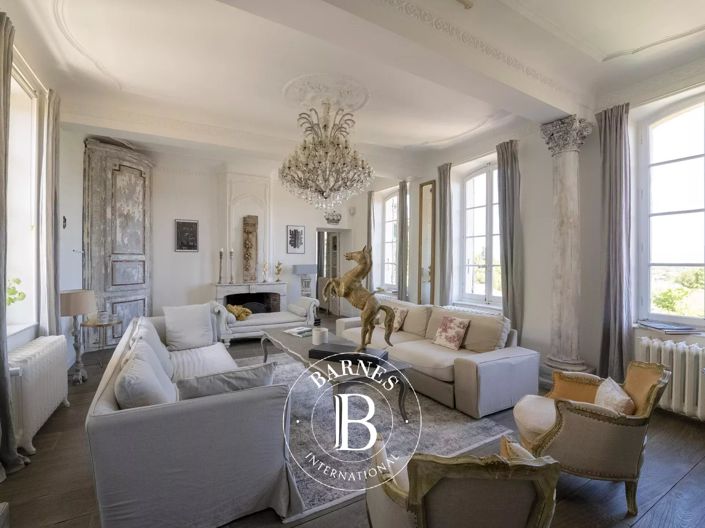 Image No.8-7 Bed House for sale